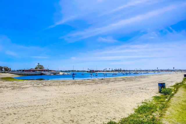 3686 Bayside Walk, San Diego, CA 92109