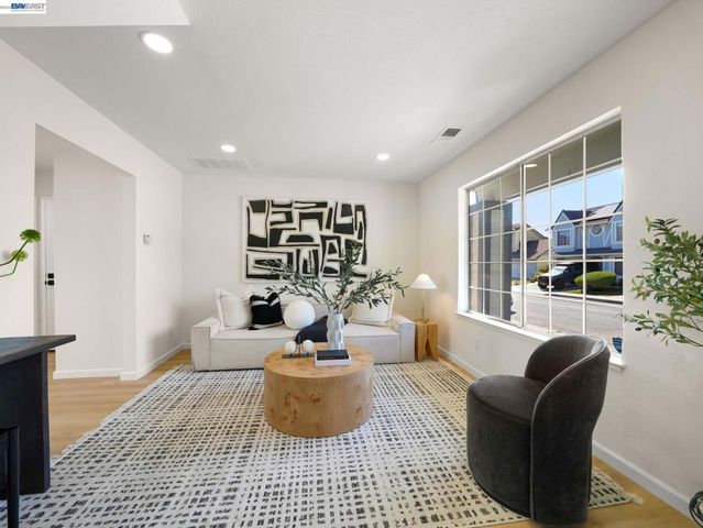 312 Rivercreek Dr, Fremont, CA 94536
