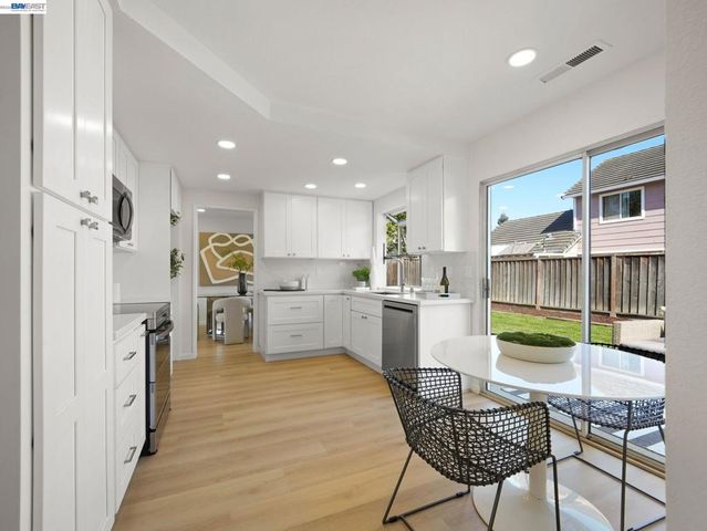 312 Rivercreek Dr, Fremont, CA 94536