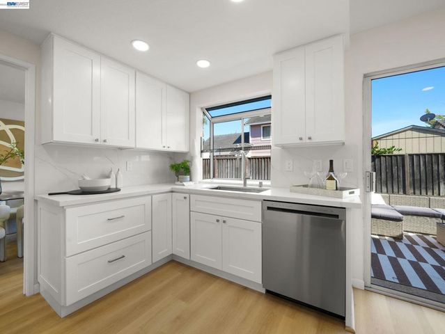 312 Rivercreek Dr, Fremont, CA 94536