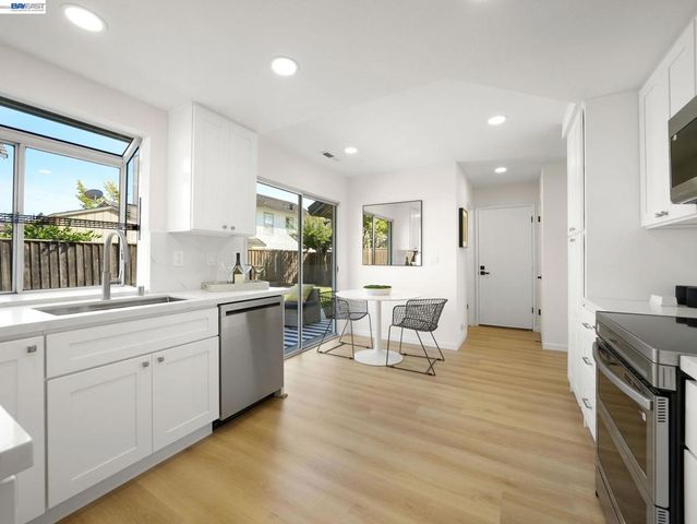 312 Rivercreek Dr, Fremont, CA 94536