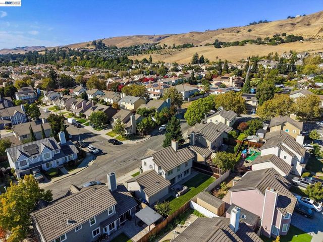 312 Rivercreek Dr, Fremont, CA 94536