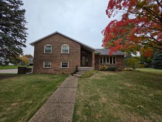 607 Greenridge Drive, Sterling, IL 61081