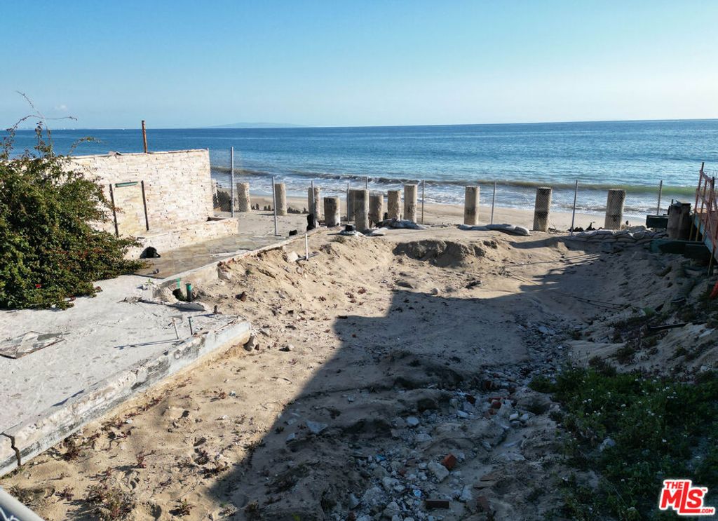 Image 10 of property listing at 21644 Pacific Coast Highway, Malibu, CA 90265