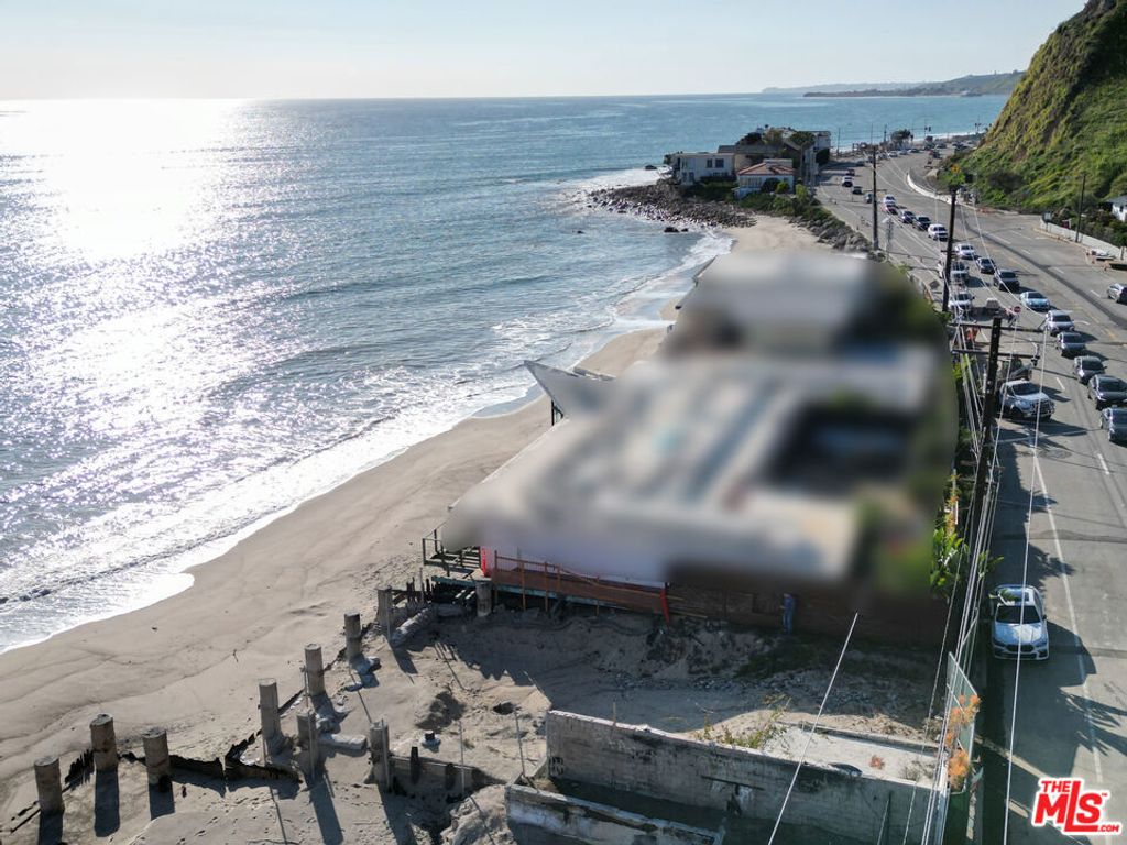 Image 11 of property listing at 21644 Pacific Coast Highway, Malibu, CA 90265