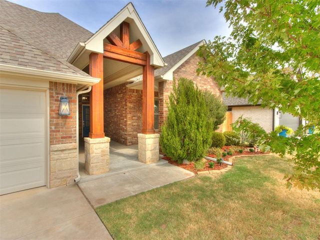 2424 Crystal Creek Drive, Yukon, OK 73099