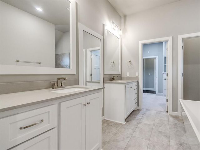 2424 Crystal Creek Drive, Yukon, OK 73099