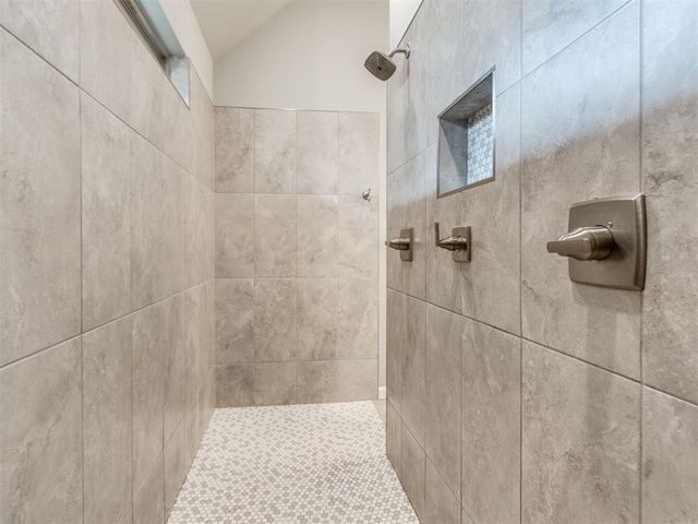2424 Crystal Creek Drive, Yukon, OK 73099
