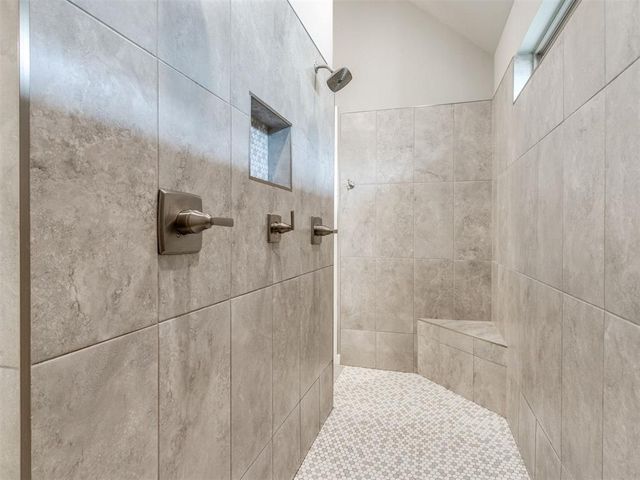 2424 Crystal Creek Drive, Yukon, OK 73099