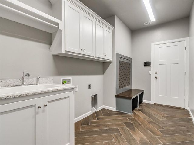 2424 Crystal Creek Drive, Yukon, OK 73099