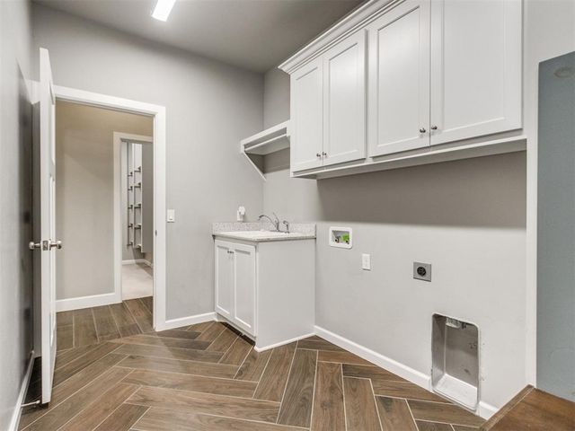 2424 Crystal Creek Drive, Yukon, OK 73099