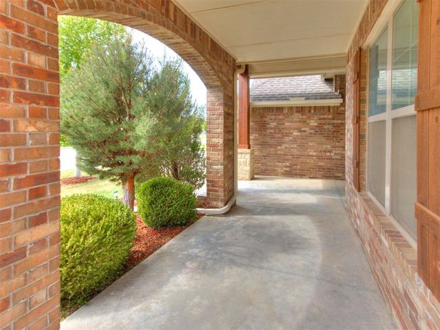 2424 Crystal Creek Drive, Yukon, OK 73099