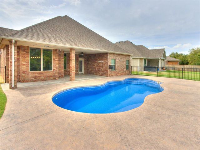 2424 Crystal Creek Drive, Yukon, OK 73099