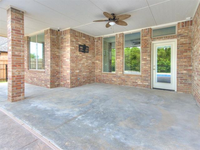 2424 Crystal Creek Drive, Yukon, OK 73099