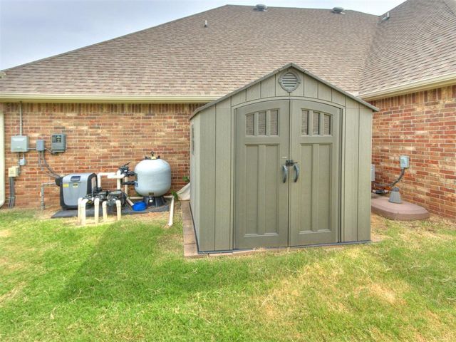 2424 Crystal Creek Drive, Yukon, OK 73099