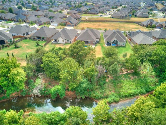 2424 Crystal Creek Drive, Yukon, OK 73099