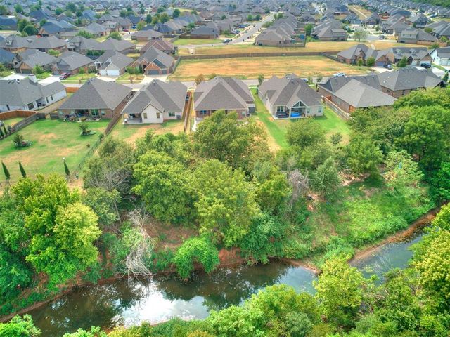 2424 Crystal Creek Drive, Yukon, OK 73099