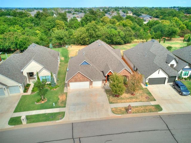 2424 Crystal Creek Drive, Yukon, OK 73099