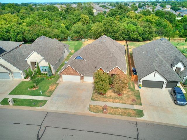 2424 Crystal Creek Drive, Yukon, OK 73099