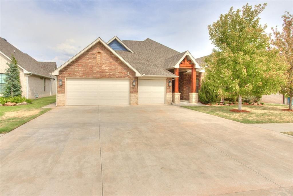 2424 Crystal Creek Drive, Yukon, OK 73099