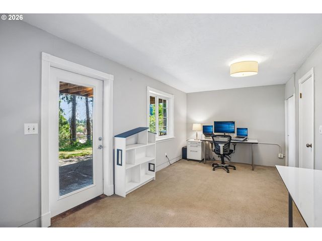 7252 Sw NEVADA Ter, Portland, OR 97219