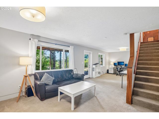 7252 Sw NEVADA Ter, Portland, OR 97219