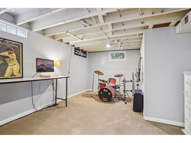 7252 Sw NEVADA Ter, Portland, OR 97219