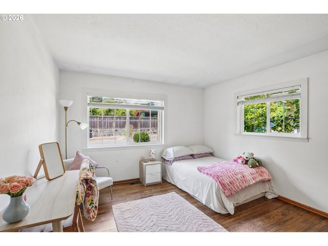 7252 Sw NEVADA Ter, Portland, OR 97219