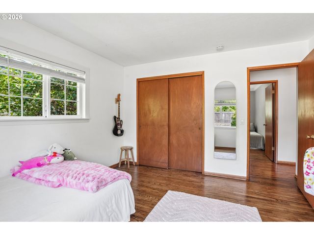 7252 Sw NEVADA Ter, Portland, OR 97219