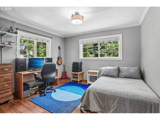 7252 Sw NEVADA Ter, Portland, OR 97219