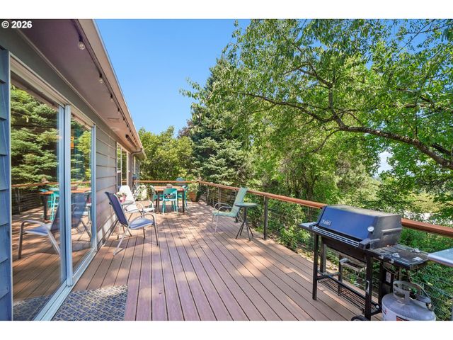 7252 Sw NEVADA Ter, Portland, OR 97219