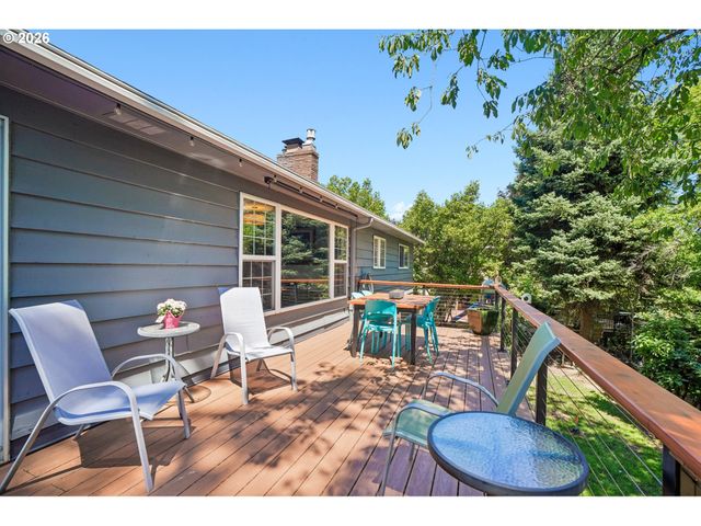 7252 Sw NEVADA Ter, Portland, OR 97219