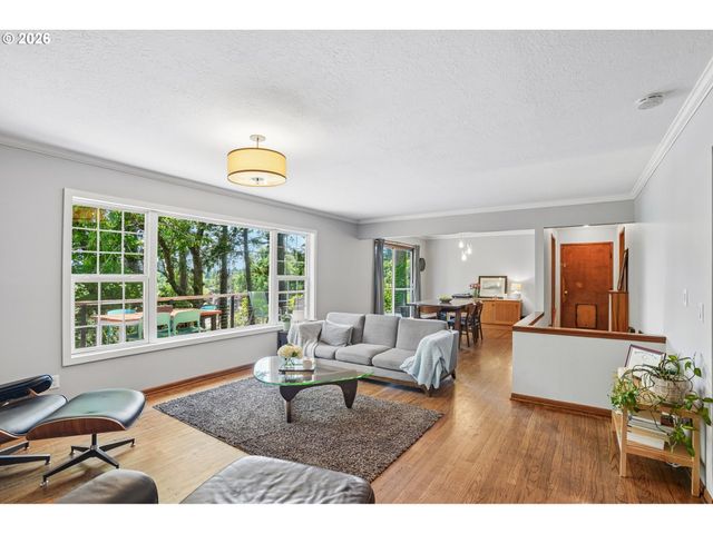 7252 Sw NEVADA Ter, Portland, OR 97219