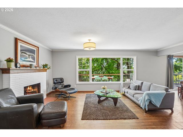 7252 Sw NEVADA Ter, Portland, OR 97219