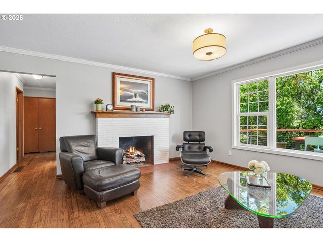 7252 Sw NEVADA Ter, Portland, OR 97219