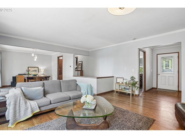 7252 Sw NEVADA Ter, Portland, OR 97219
