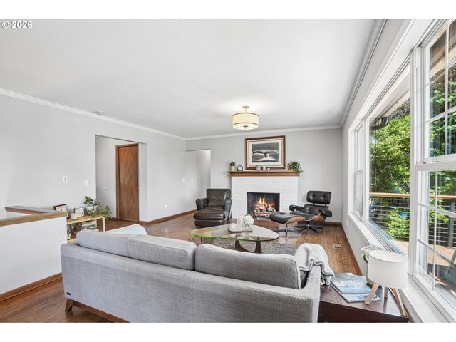 7252 Sw NEVADA Ter, Portland, OR 97219