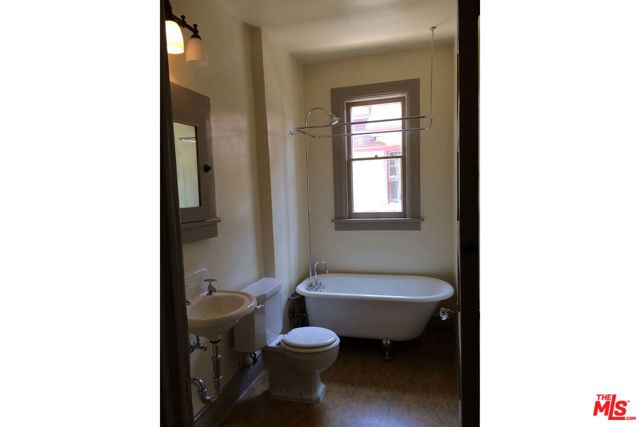1017 W 24th Street, Los Angeles, CA 90007