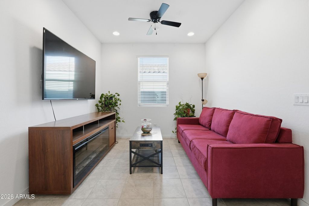 Image 8 of property listing at 4373 E Gallop Trail Trail, San Tan Valley, AZ 85140