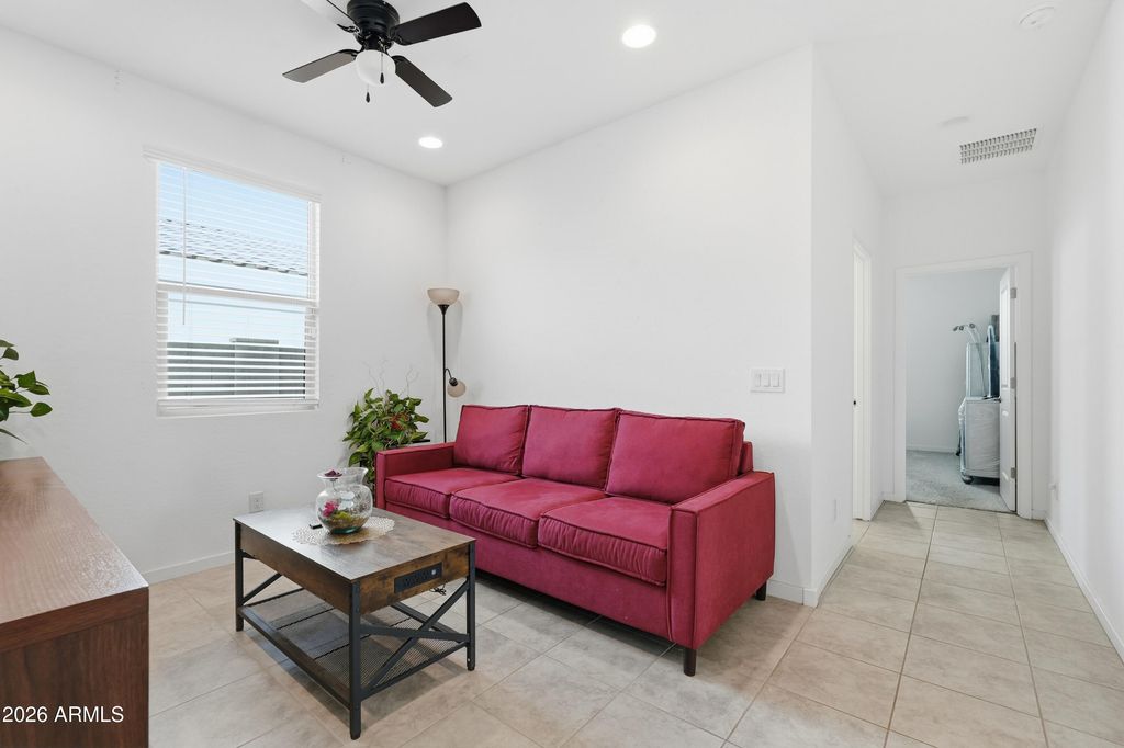 Image 9 of property listing at 4373 E Gallop Trail Trail, San Tan Valley, AZ 85140