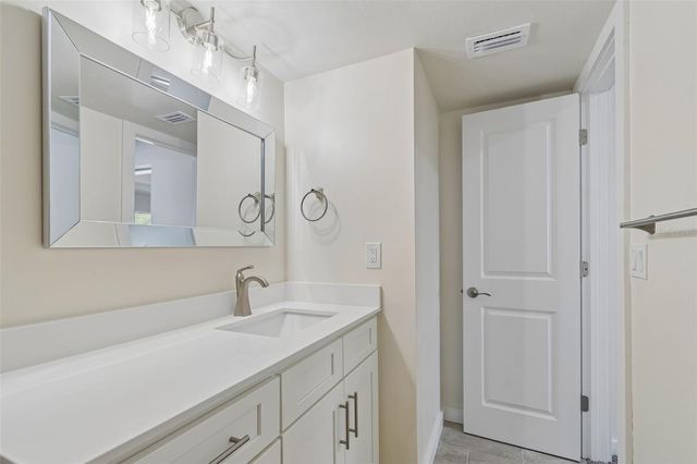 5756 CALAIS BOULEVARD N 8, St Petersburg, FL 33714