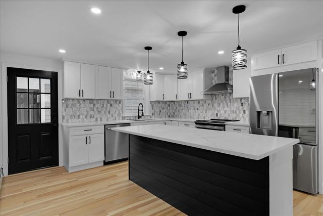 3 Bristol Avenue, Hyannis, MA 02601