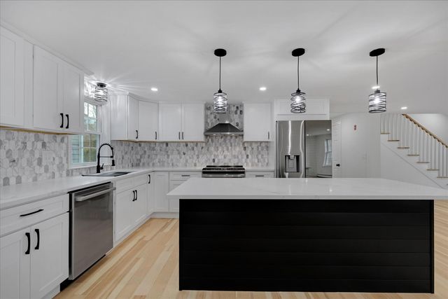 3 Bristol Avenue, Hyannis, MA 02601