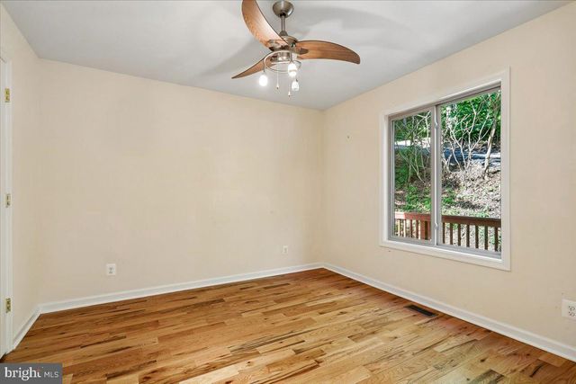 250 LAFAYETTE LN, Paris, VA 20130