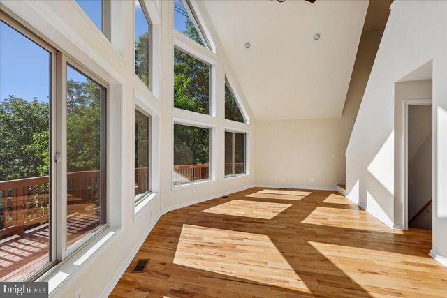 250 LAFAYETTE LN, Paris, VA 20130