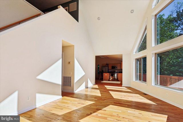 250 LAFAYETTE LN, Paris, VA 20130