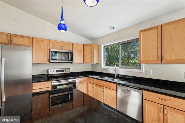 250 LAFAYETTE LN, Paris, VA 20130