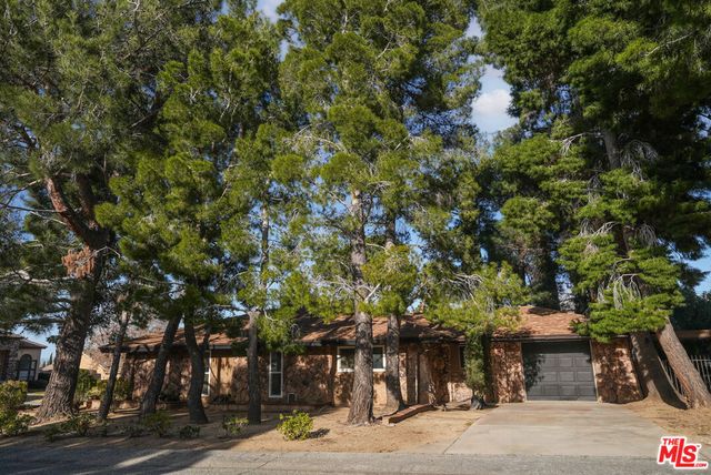 42060 Parkmont Drive, Quartz Hill, CA 93536