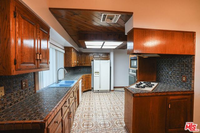 42060 Parkmont Drive, Quartz Hill, CA 93536