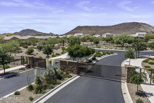 2235 E SAGUARO PARK Lane, Phoenix, AZ 85024